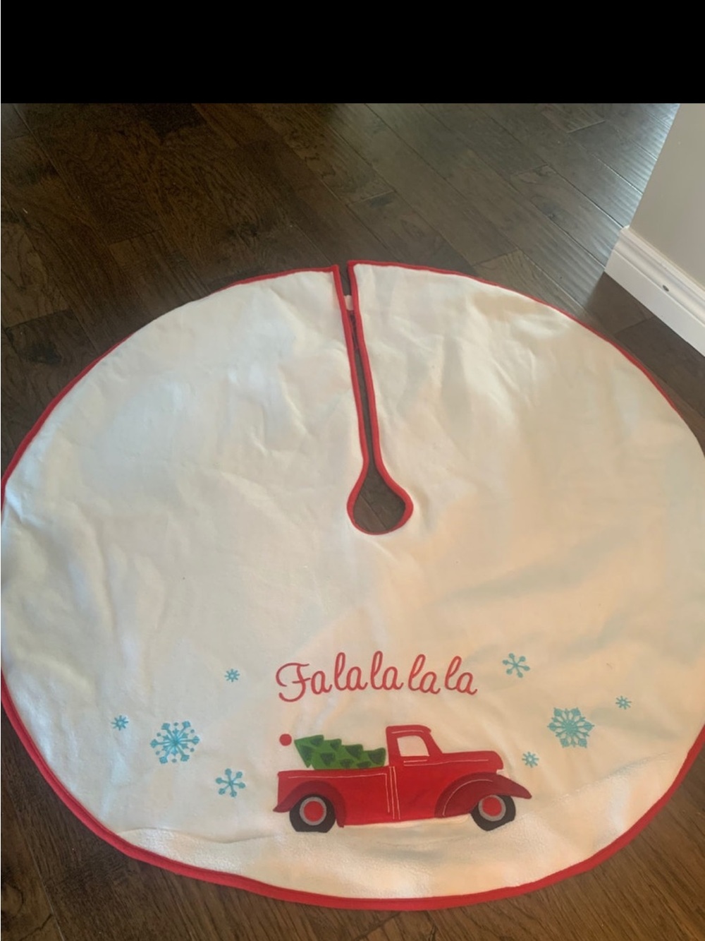 Festive White Tree Skirt with Red Vintage Truck and 'Fa la la la la' Script